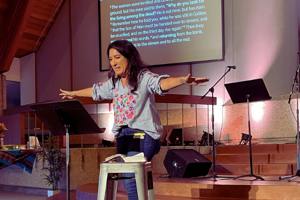 Pastora Inés Velásquez-McBryde preaching on Luke 24 on Easter Sunday on April 17, 2022